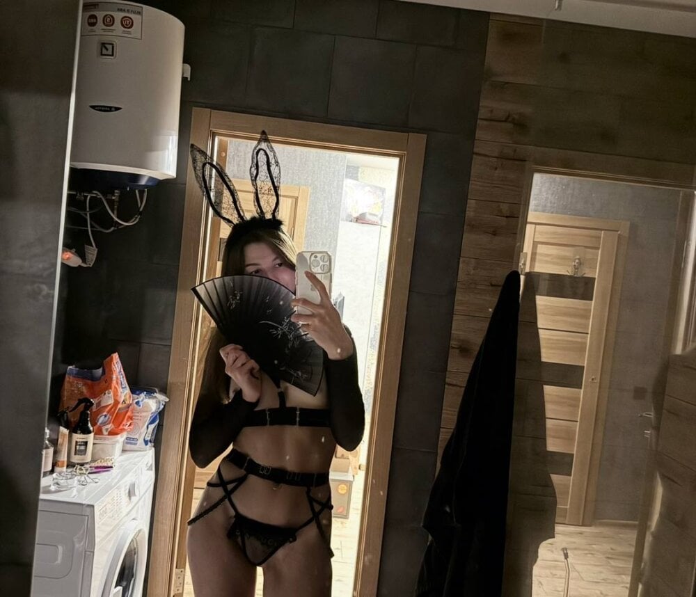 stripchat stephanie_bloom webcam profile pic via amateursex-livecam.com