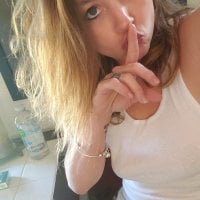 TaylorAdel's Offline Chat Room