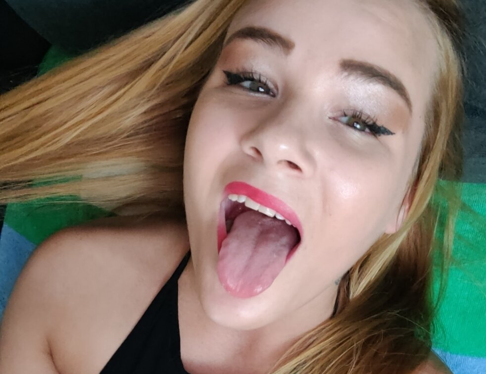 Live sex webcam photo for Kellylynn69 #289908936
