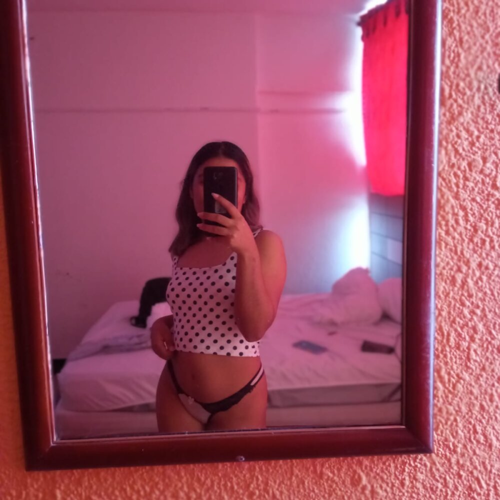 Live sex webcam photo for Iris_skinny18 #291770130