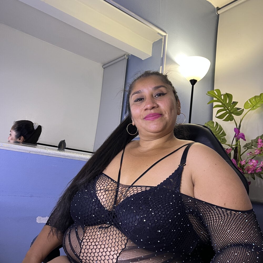 milf_latinn from stripchat