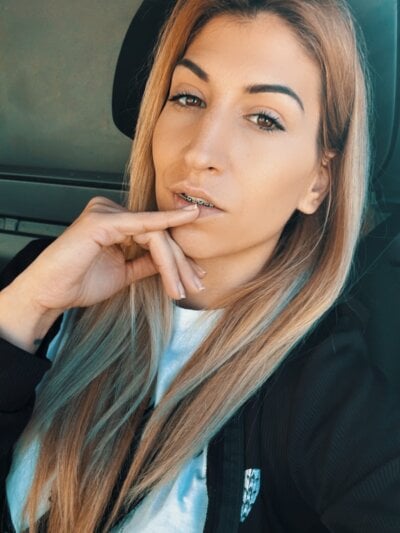 sofiah_ on StripChat