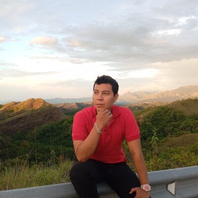 HugoBlaze Live Cam on StripChat and RICams