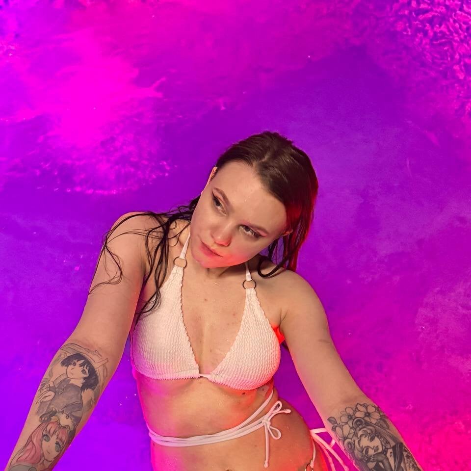 livestrip-joy.com bbybreexx livesex profile in from-the-city-of-love cams