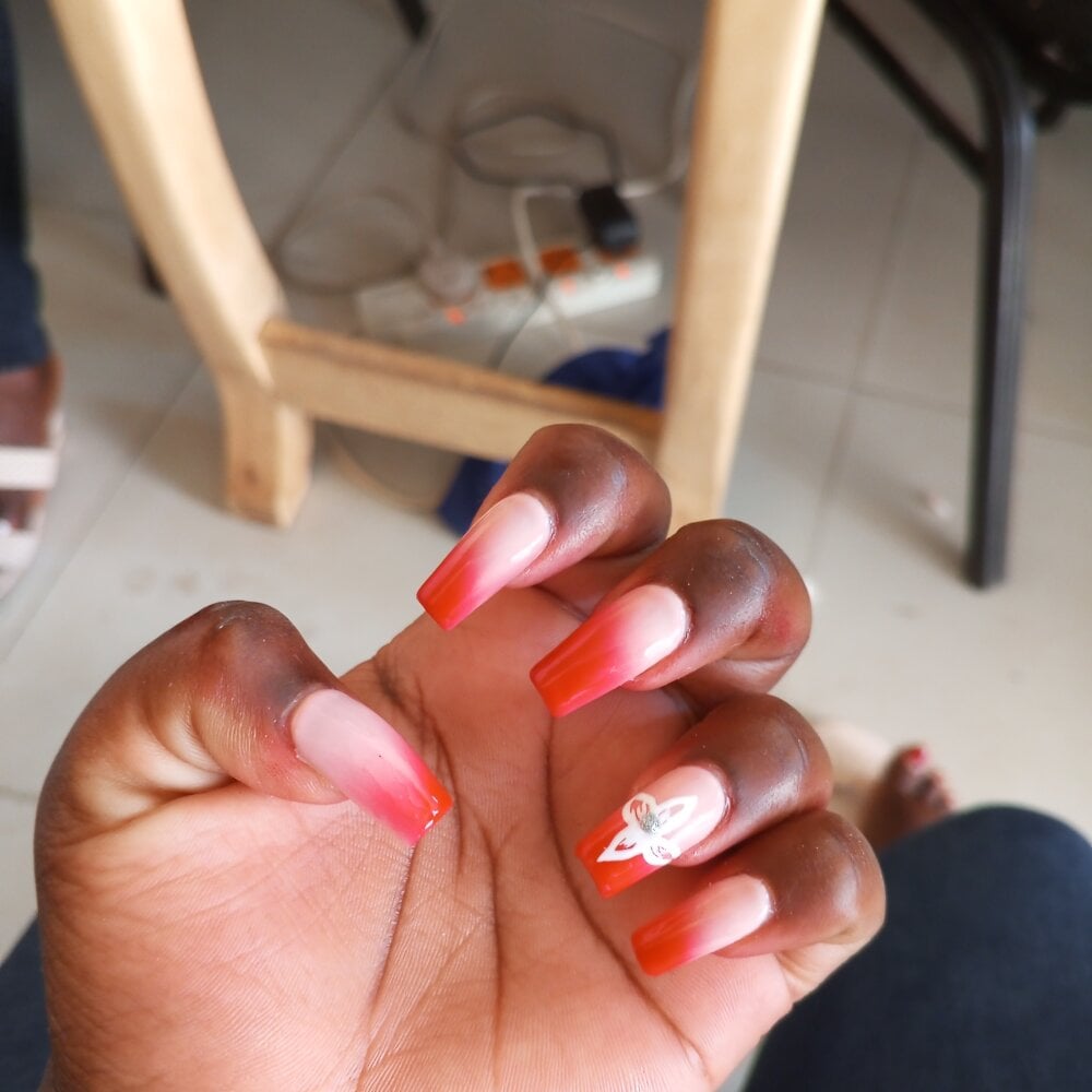 دردشة SharonKlani الجنسية دون اتصال