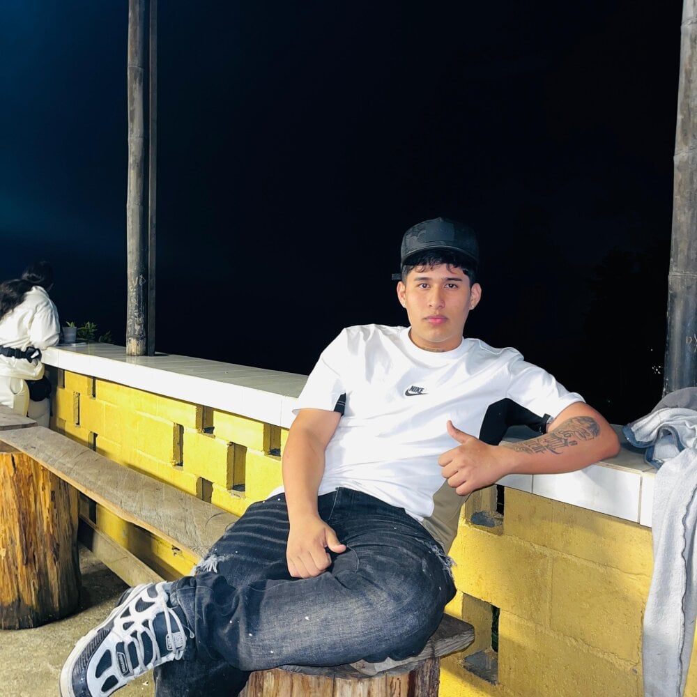 jhony_dickm from stripchat
