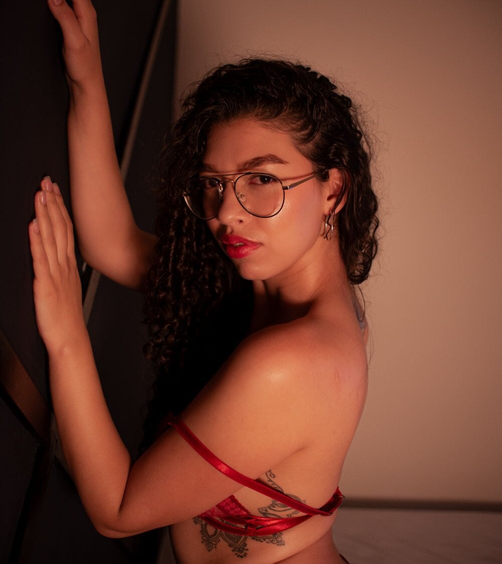 emma_curls 🥥 live cam