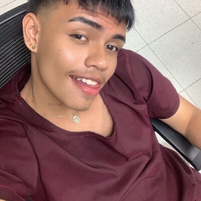Kevin_spicy Male Latina Striptease Webcam