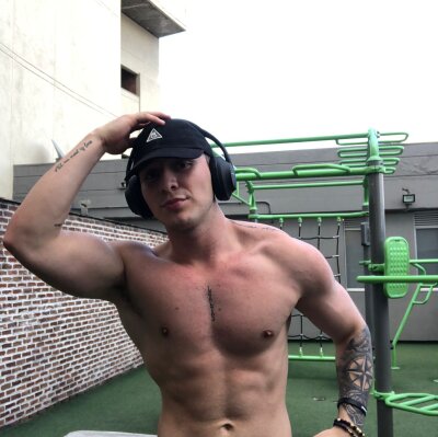 Liam_oficial02 Male Smoke Webcam Striptease
