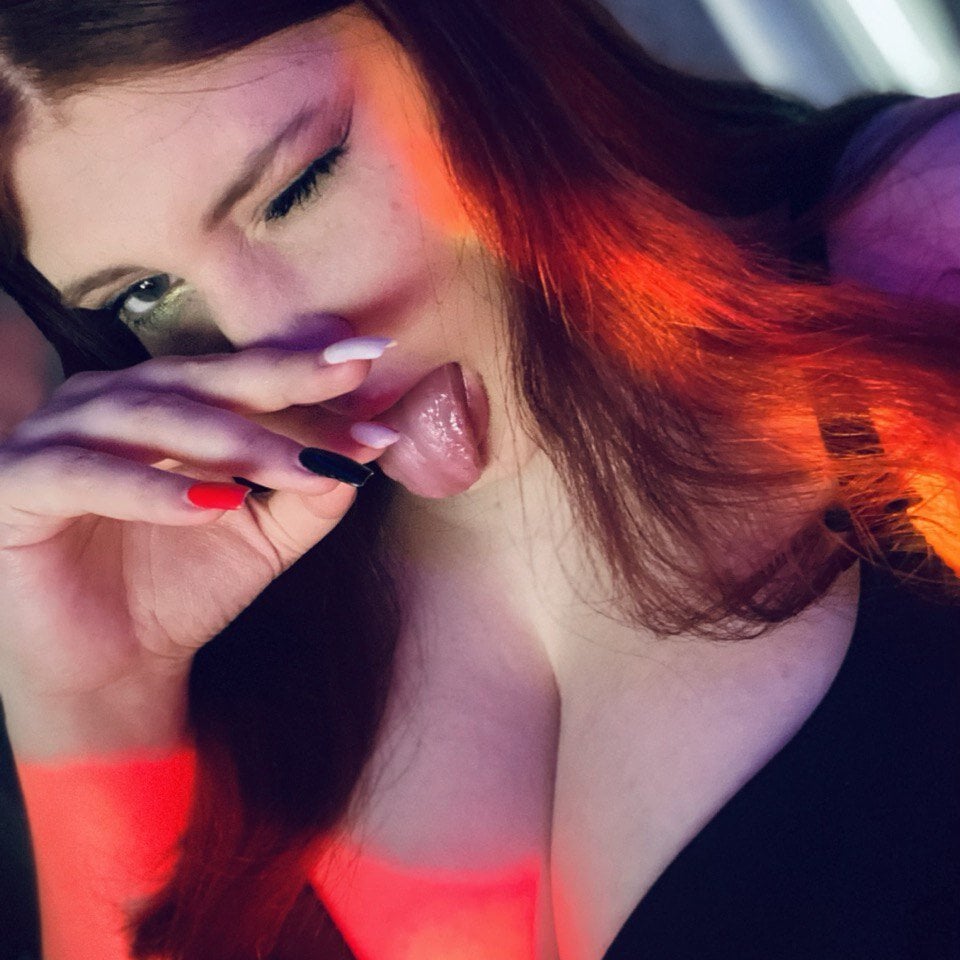 nicolveys from stripchat