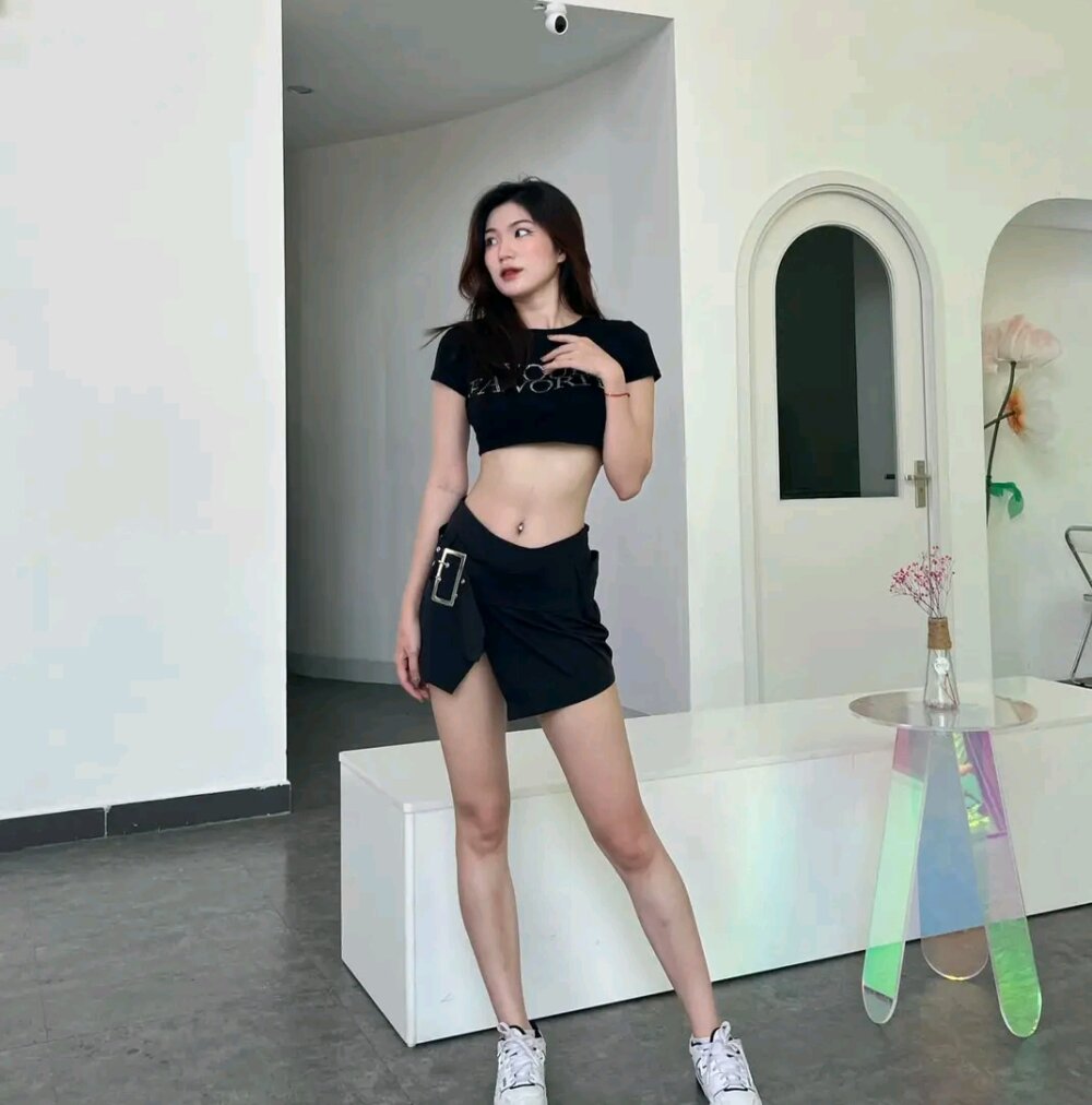 Misa_luna live cam model at StripChat