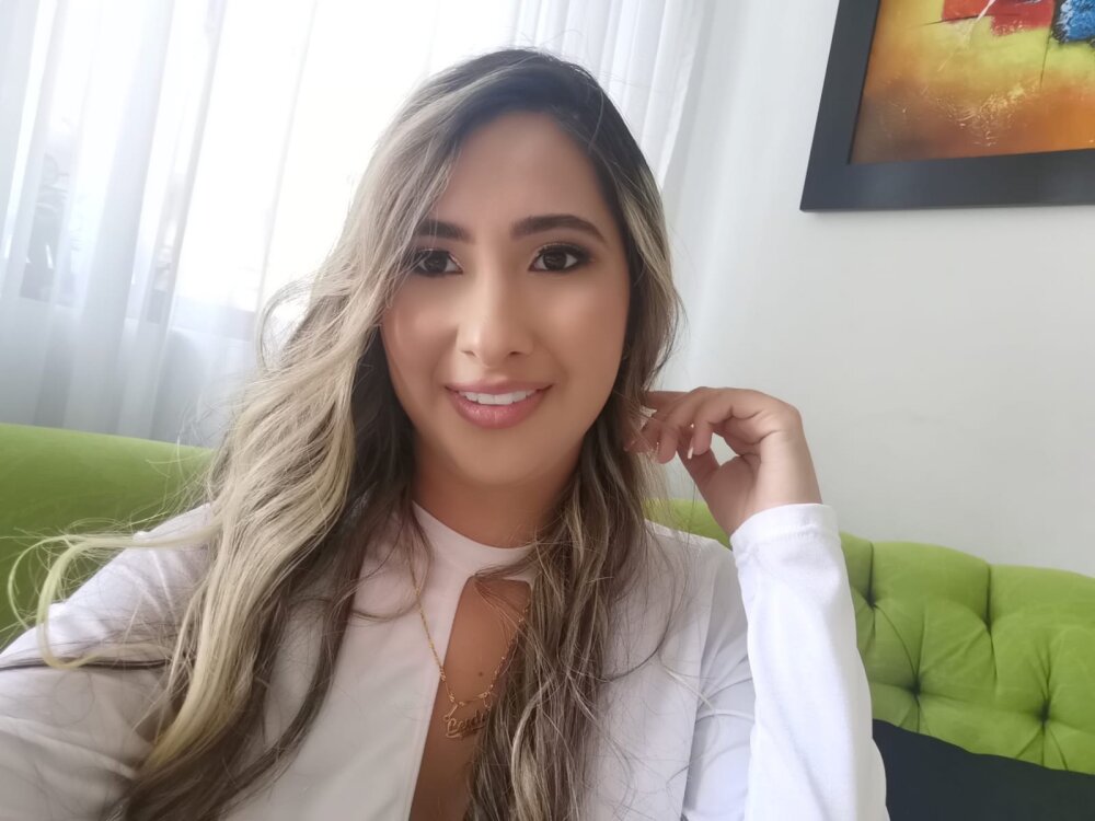 Live sex webcam photo for LaraRicci #290591956