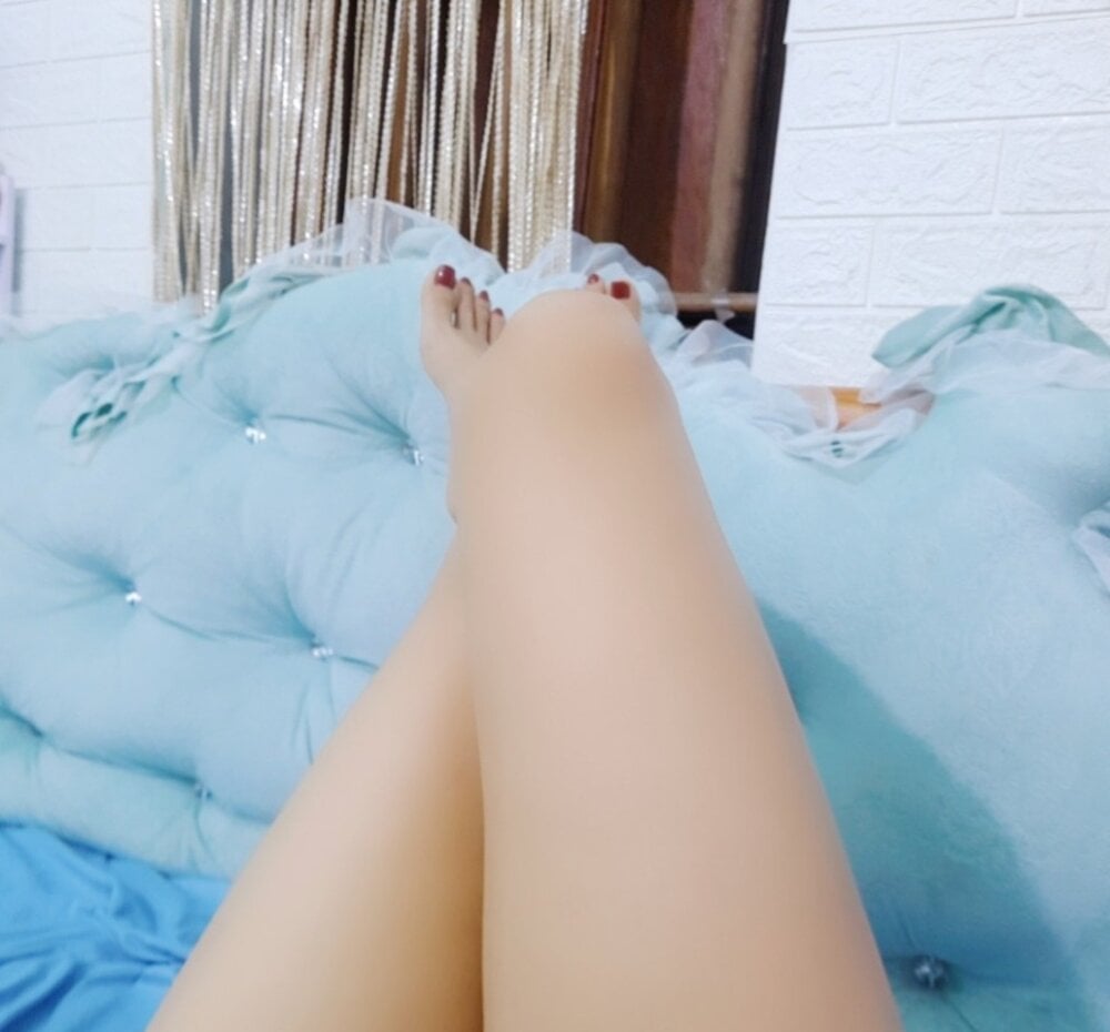 Julia_Happy's Offline XXX Chat