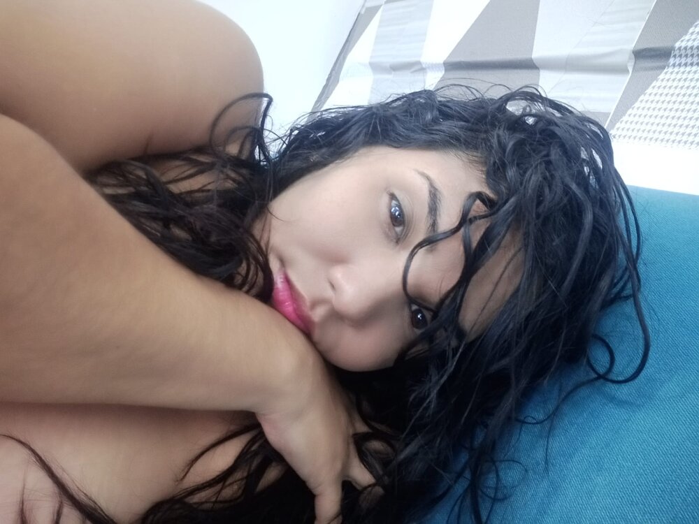 Live sex webcam photo for sinay024 #289982247