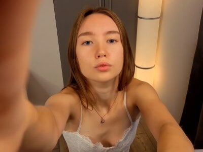 ElfredaTupy on StripChat