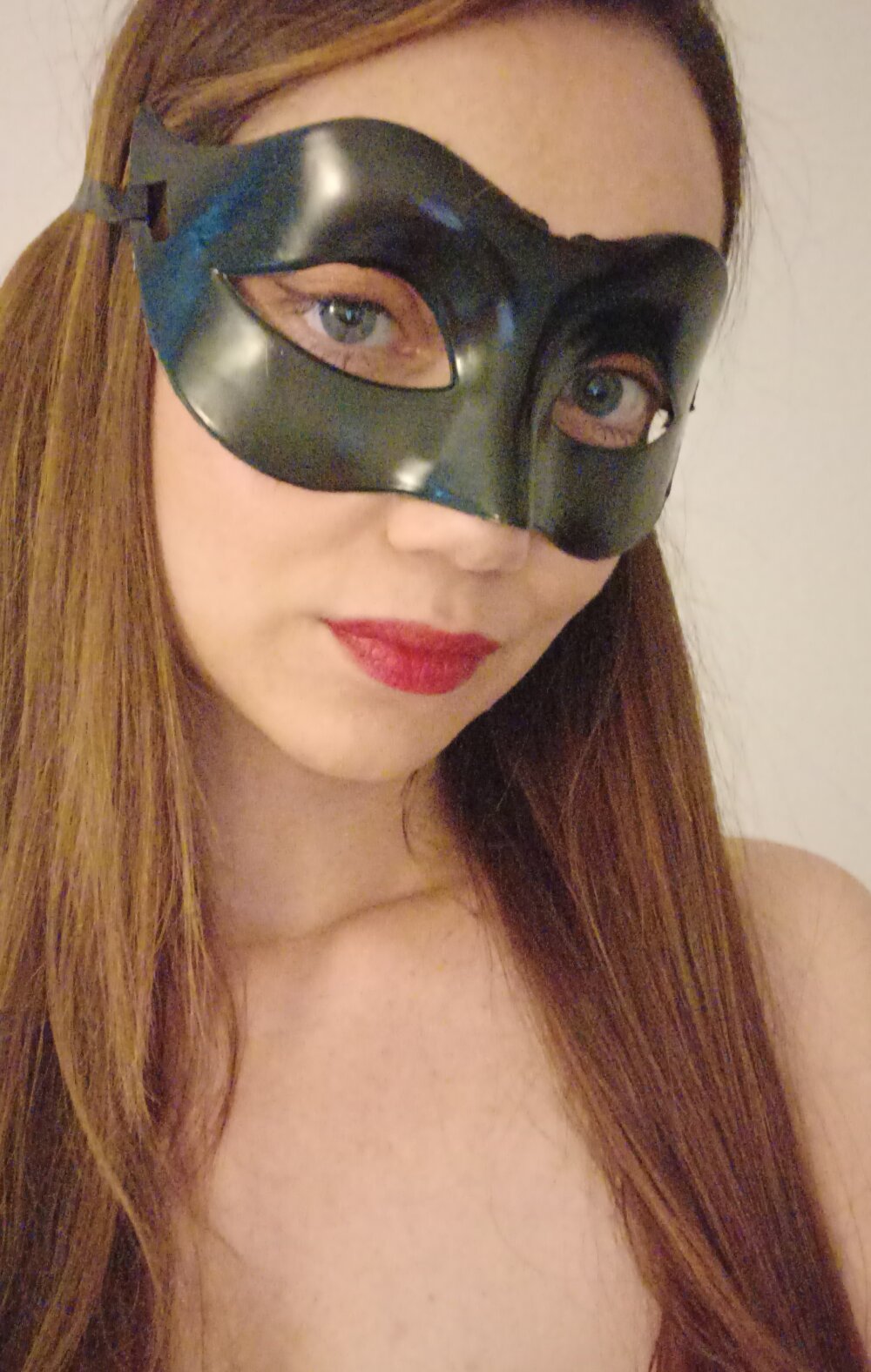 Close-up of Eva Cat's captivating gaze