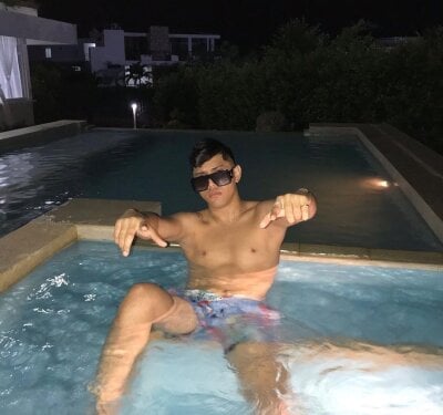 Tonysexyboy Male Medium Nude Webcam