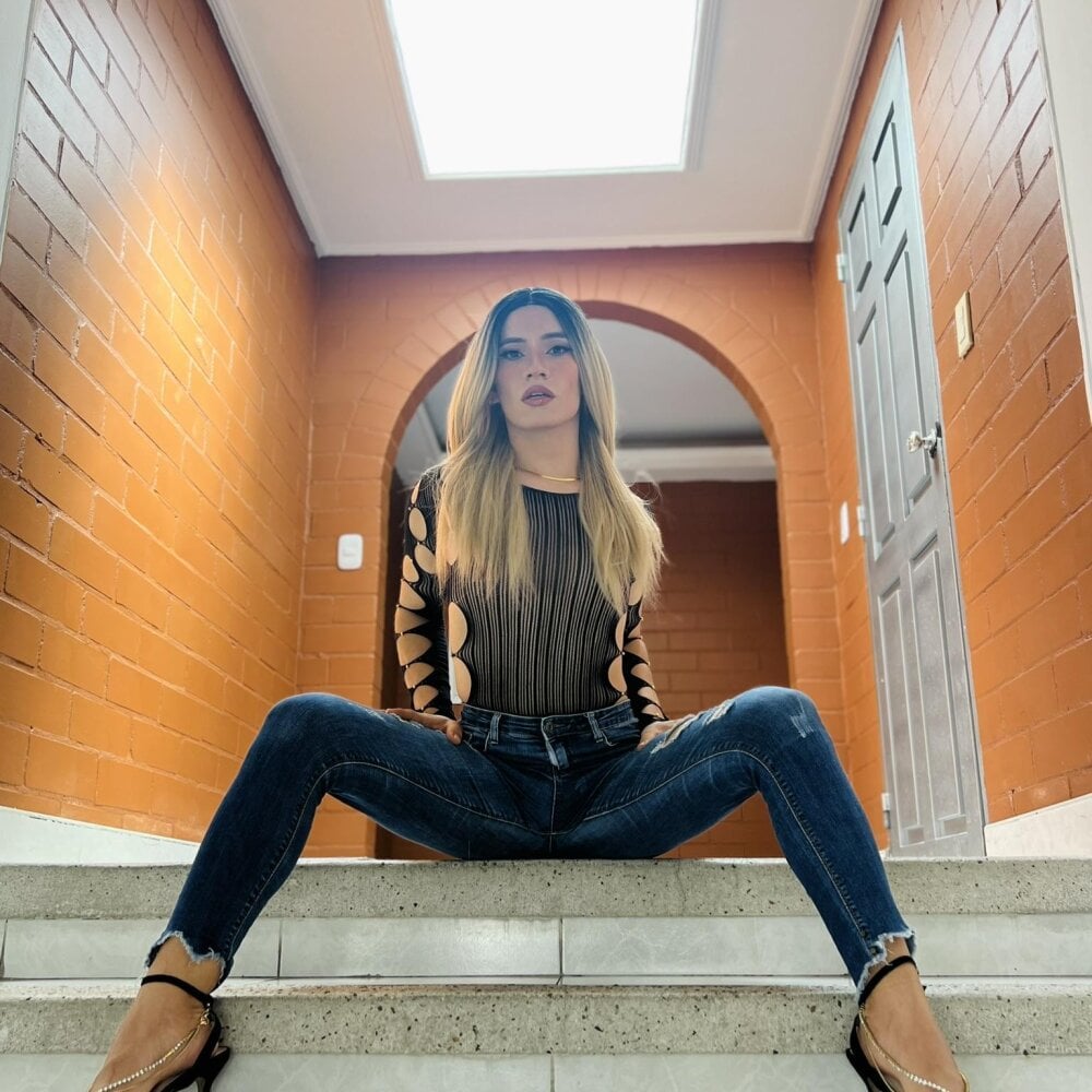 Camiiniieves' Offline XXX Chat