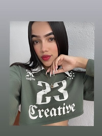 Isabella_teenn on StripChat