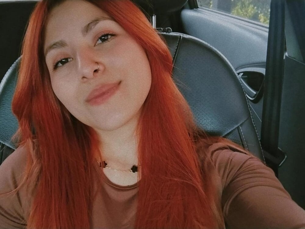 bombom18_ from stripchat