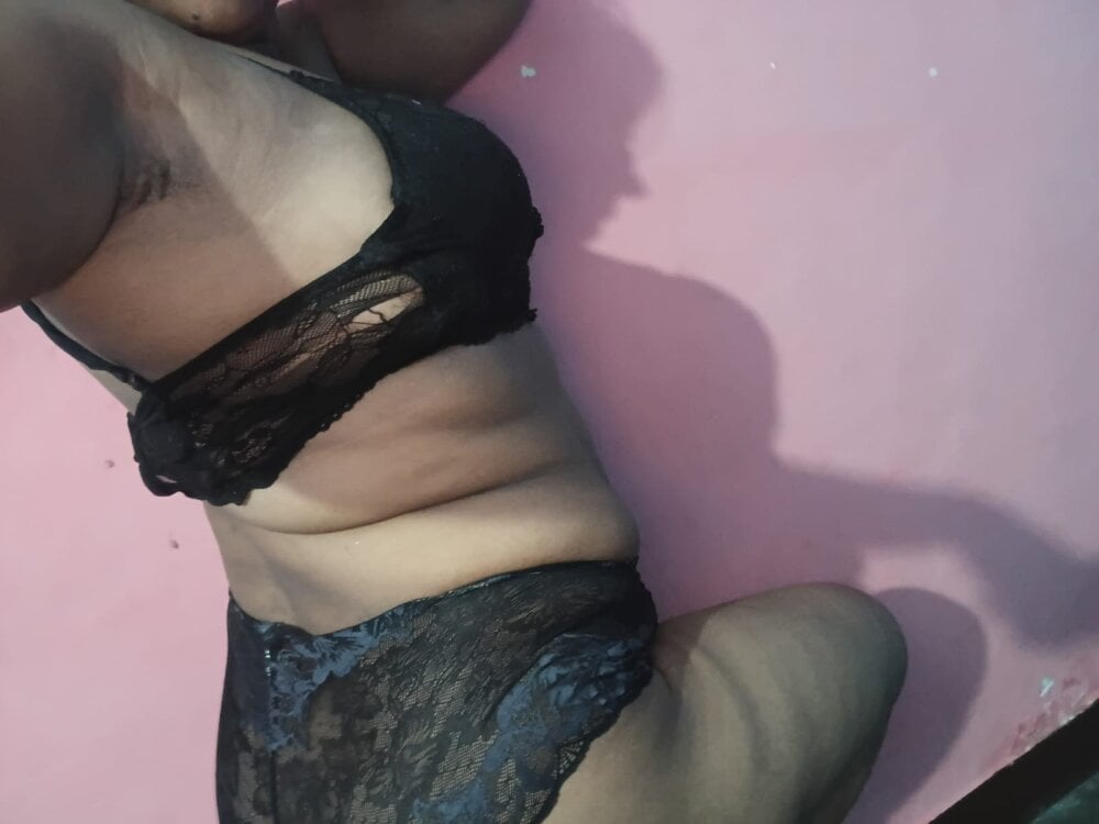 Rooshami_hot01 profile