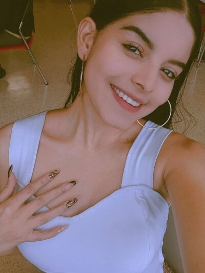 Isabela_cameron_vn - colombian petite