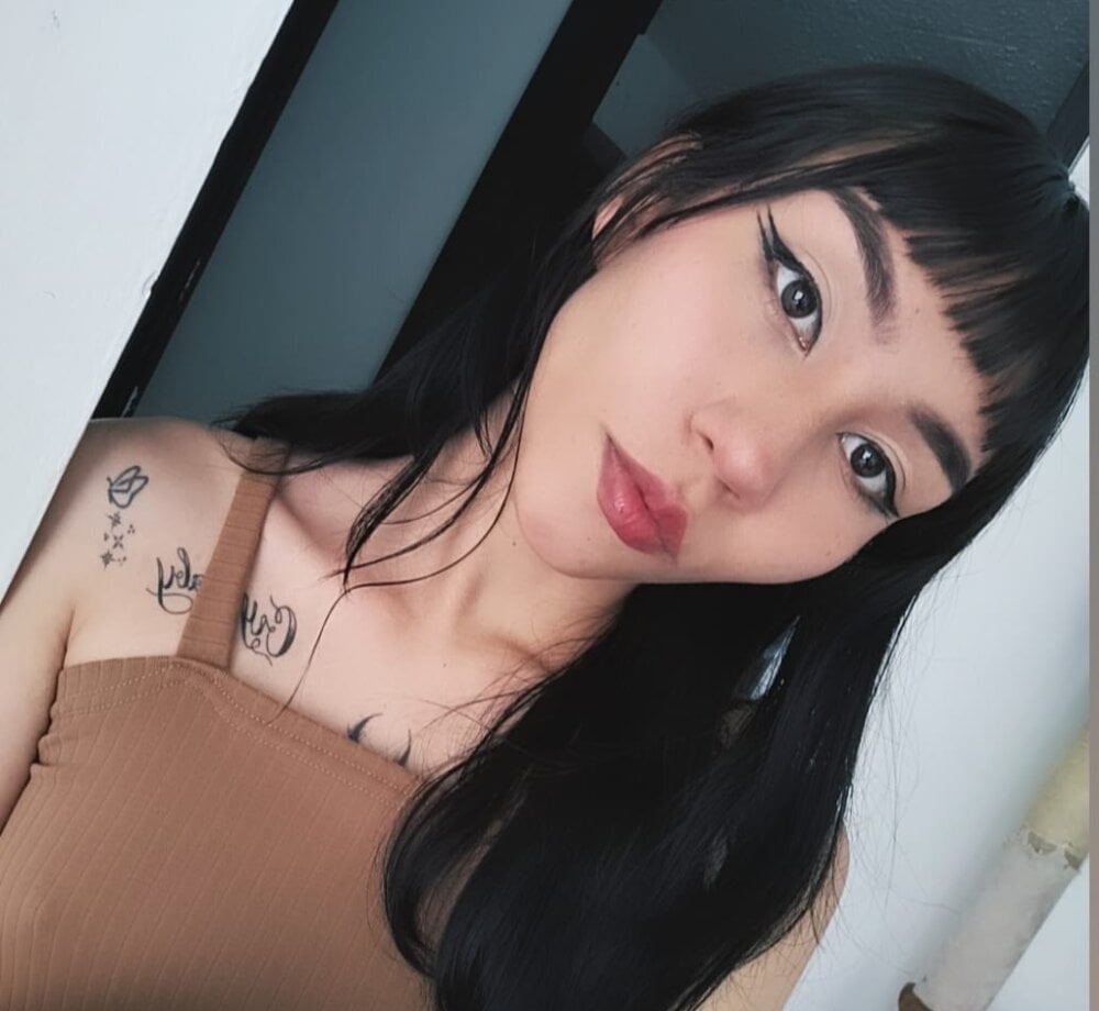 Mia_lee_b