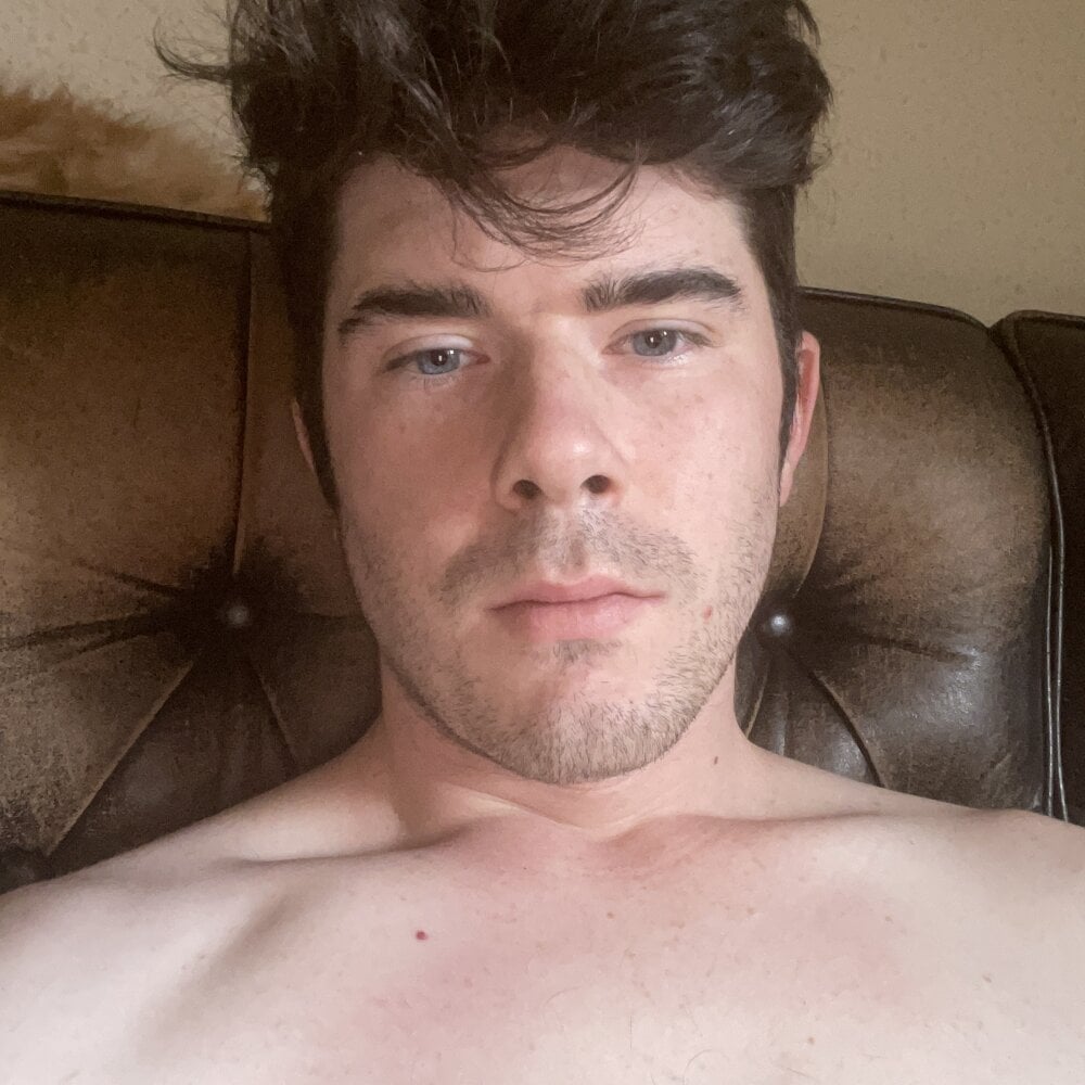 adrian016 from stripchat