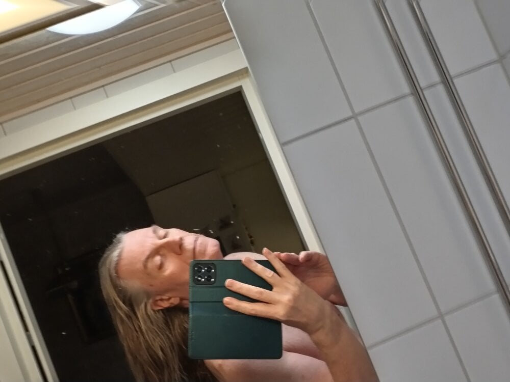 mixuman101's Offline XXX Chat