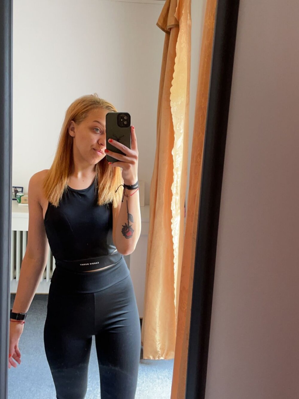 cassieroseeee webcam livesex profile in i-think-it-will-remain-a-secret cams