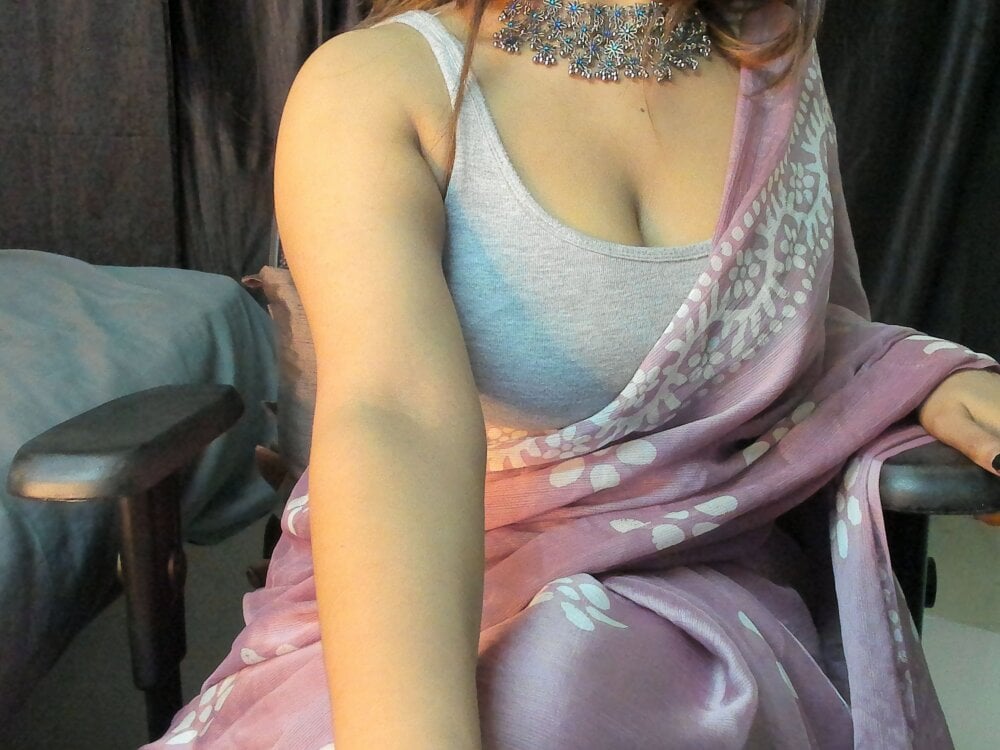 Watch YoursSuku live on cam on StripChat