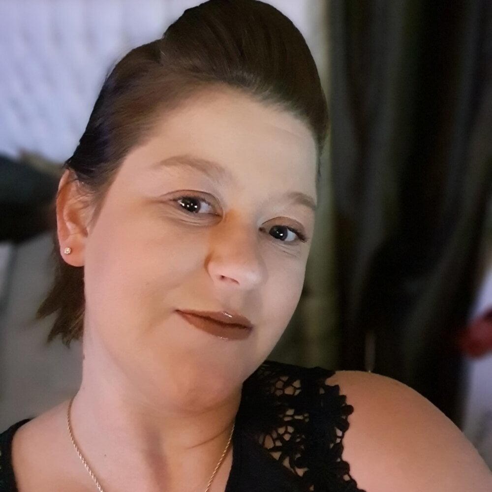 MadamRoxy live cam model at StripChat