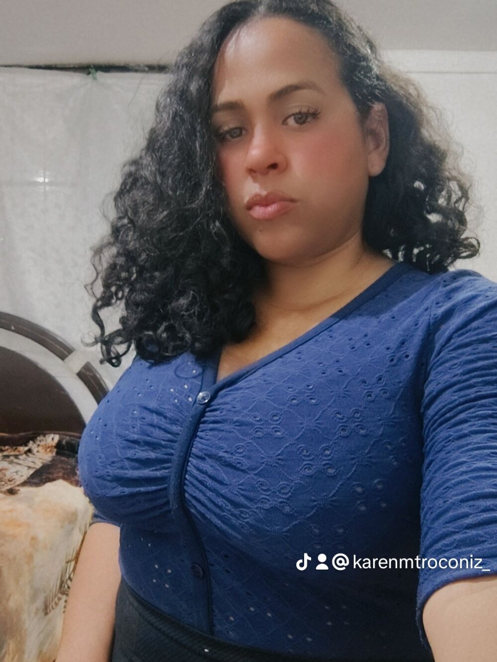 stripchat karenmtroconiz webcam profile pic via badgirlwebcam.com