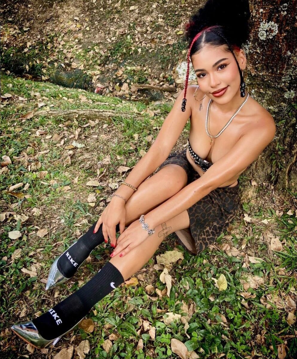 baddie_clhoe webcam profile - Chinese