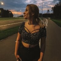 Ester_Millss' Offline Chat Room