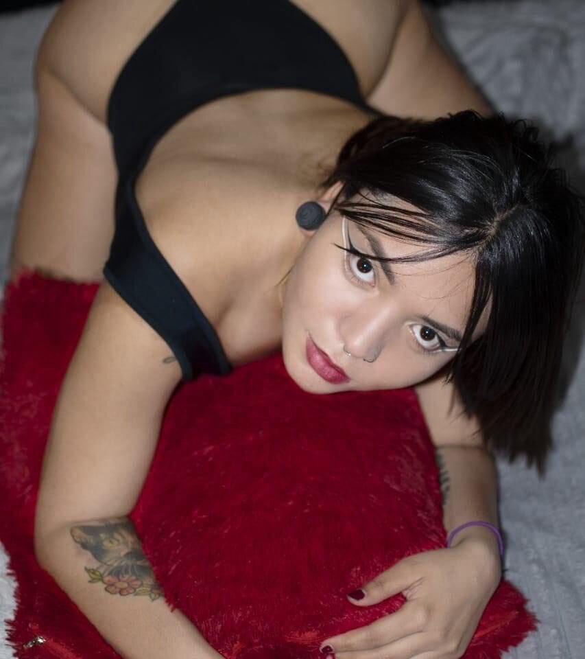 Bellota-ht live cam model at StripChat
