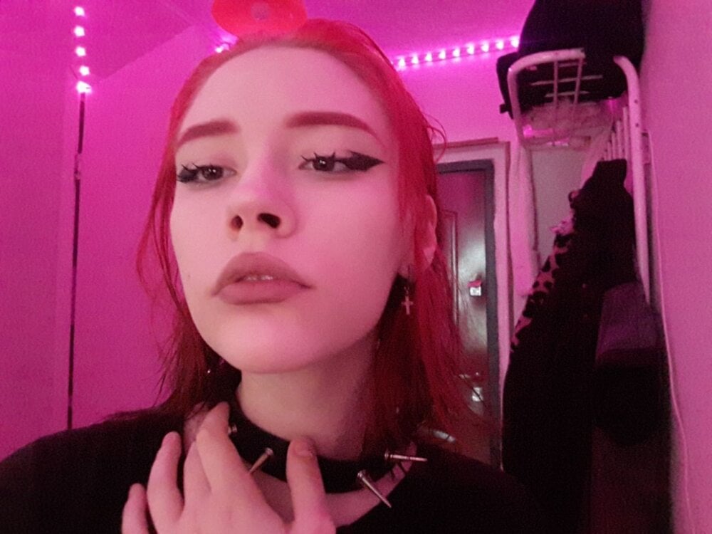 elivecams.com vikis_love livesex profile in white cams