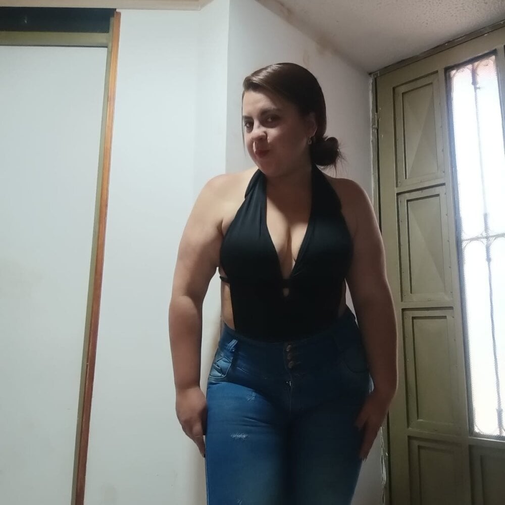 sexlivecamsites.com jhovisladys livesex profile in isle-of-beatiful-women cams