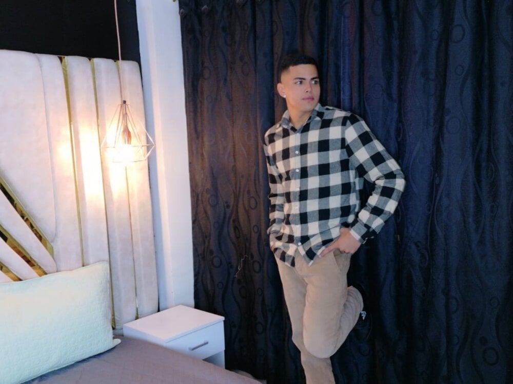 oliver_sanders's most recent online preview