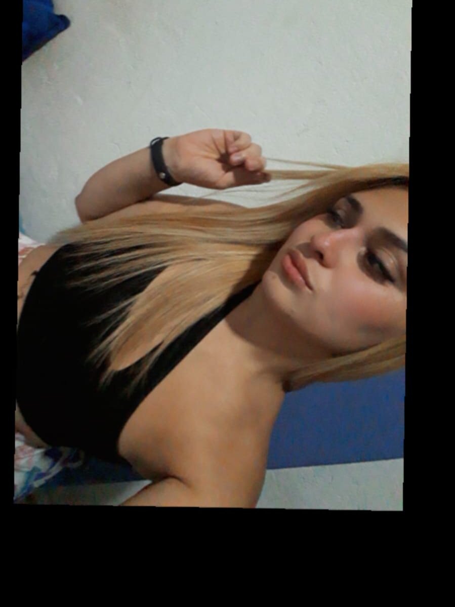 sexlivecamsites.com alicemmay livesex profile in where-you-get-hot cams