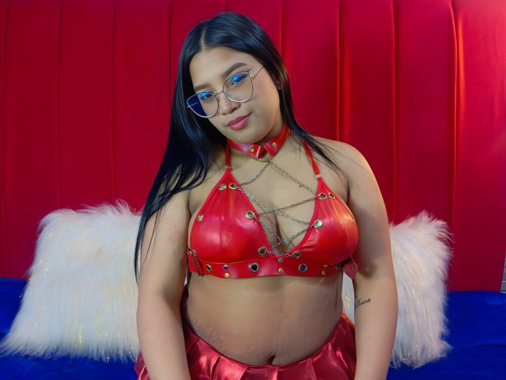 chatnmate.com ateneastronk livesex profile in i-hope-its-in-your-heart cams