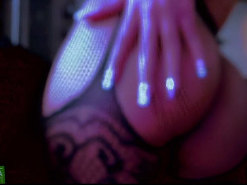 HotRoomies_'s Offline XXX Chat