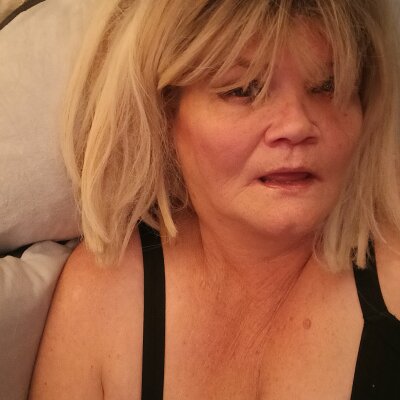 TheKinkySongwriter Live Cam on StripChat