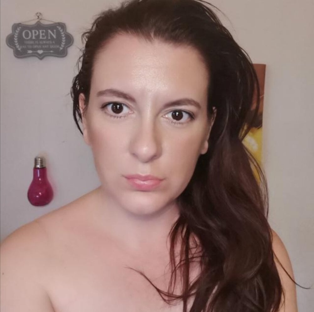 NicolettaEmbassi@xh Cam Model Profile | Stripchat