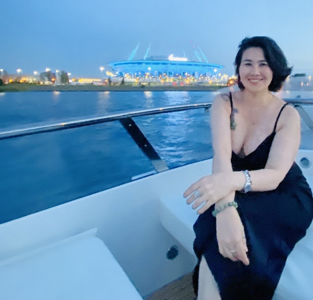 badgirlwebcam.com nettie_allie livesex profile in bisexual cams