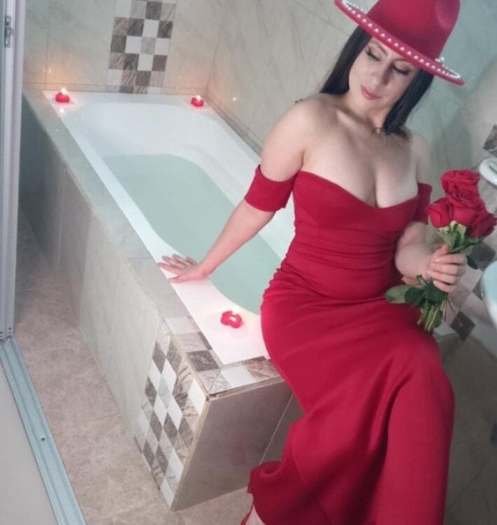 Laila_Laly live cam model at StripChat