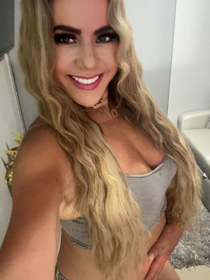 LARIANA_RIVERA23's Offline XXX Chat