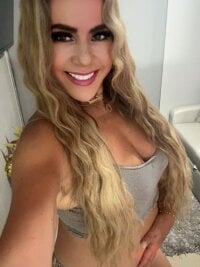 LARIANA_RIVERA23's webcam live show