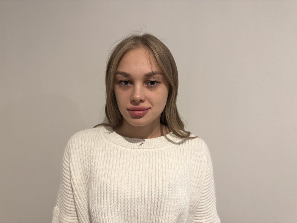 stripchat slyviacrapo webcam profile pic via myliveeroticcams.com