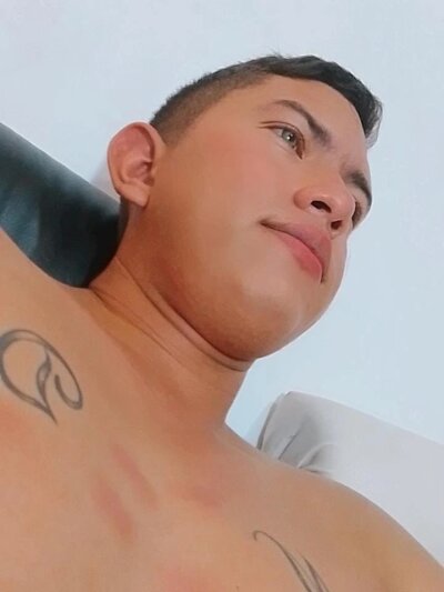 tommy-2456 from stripchat